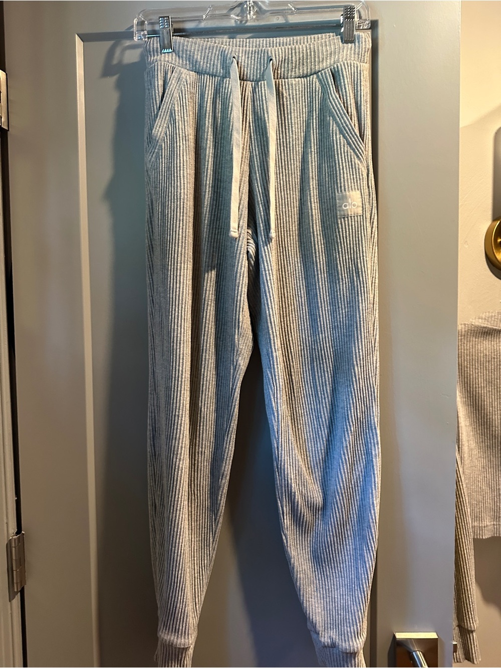 ALO Yoga MUSE Ribbed Knit Joggers - Heather Light Gray